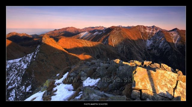 Roháče,západ z Plačlivého,v pozadí Vysoké Tatry(listopad 2011)