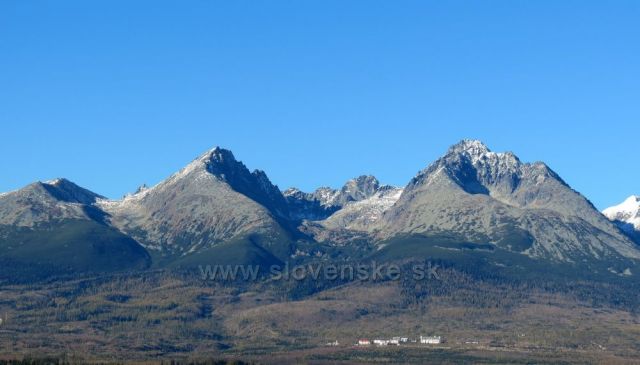 Pohled na Vysoké Tatry z dálnice u Popradu